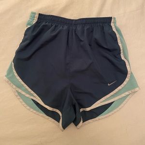 Nike Dry Tempo Shorts | Norts | XS